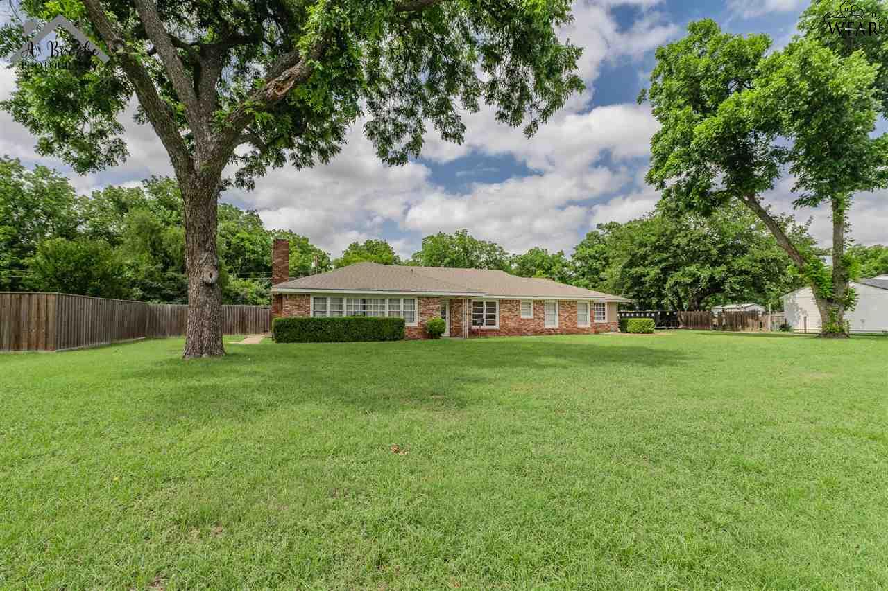 703 Sycamore Drive, Burkburnett, Texas image 2
