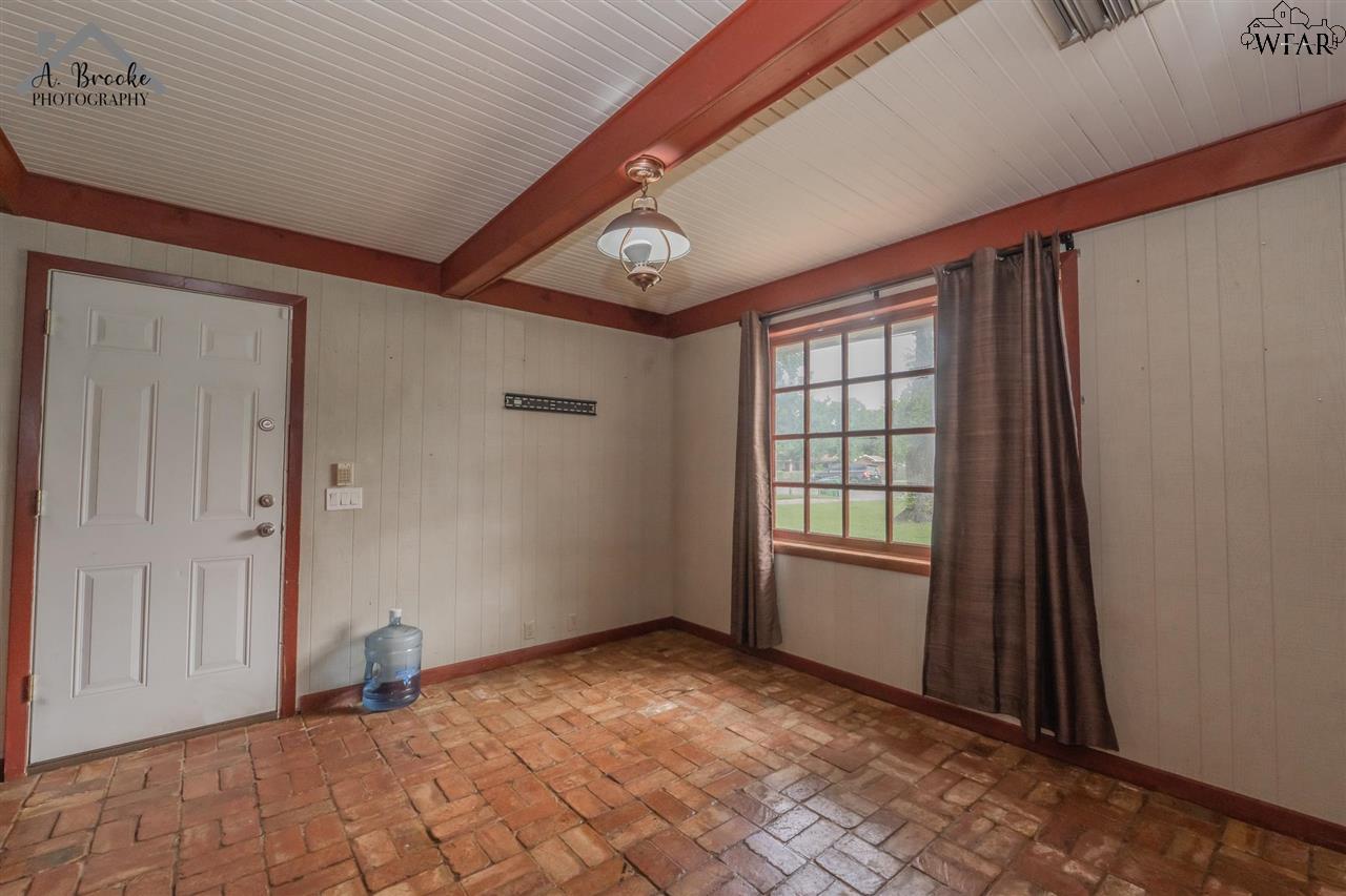 703 Sycamore Drive, Burkburnett, Texas image 13