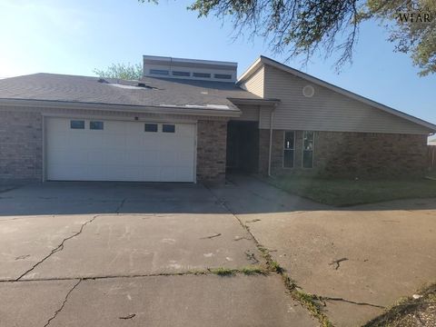 Homes For Sale - 1011 Pawhuska Drive<br/> Wichita County, Burkburnett, TX 76354