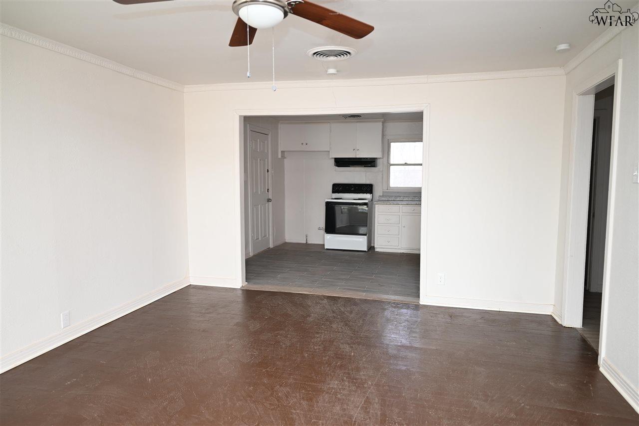 515 W Roosevelt Street, Electra, Texas image 3