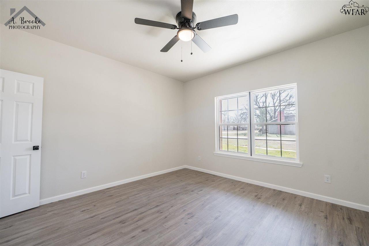 102 W Magnolia Avenue, Iowa Park, Texas image 16