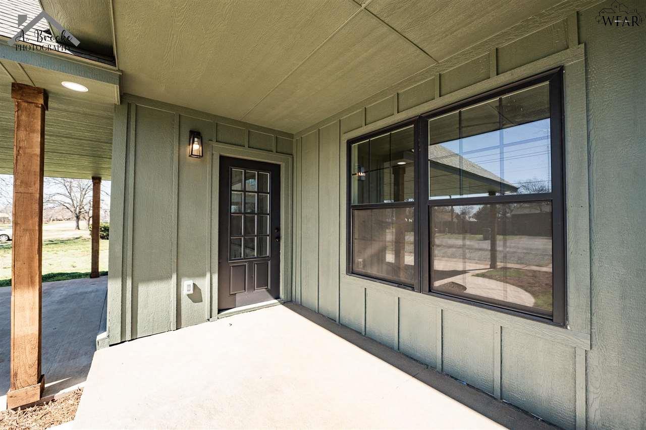 102 W Magnolia Avenue, Iowa Park, Texas image 4