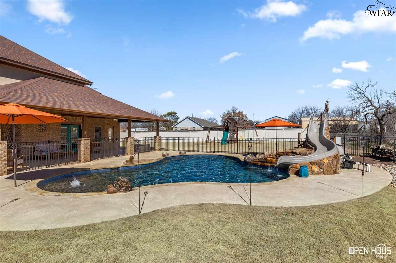 1105 N 1st Street, Iowa Park, Texas image 25