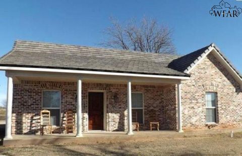 Homes For Rent - 583 S Hwy 148<br/> Henrietta, TX 76365