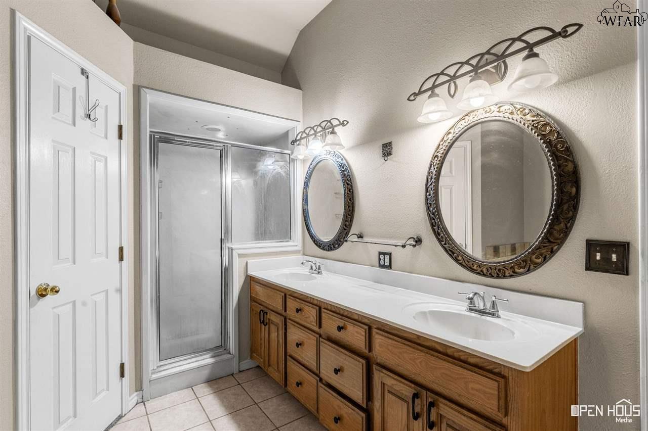 996 Coulter Drive, Burkburnett, Texas image 17