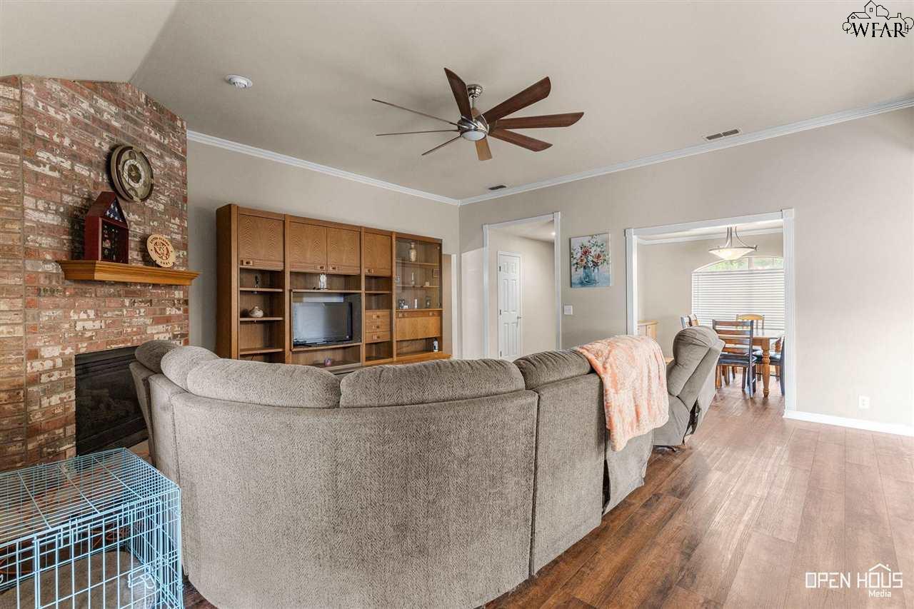 996 Coulter Drive, Burkburnett, Texas image 5