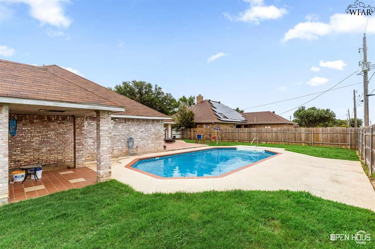 996 Coulter Drive, Burkburnett, Texas image 27