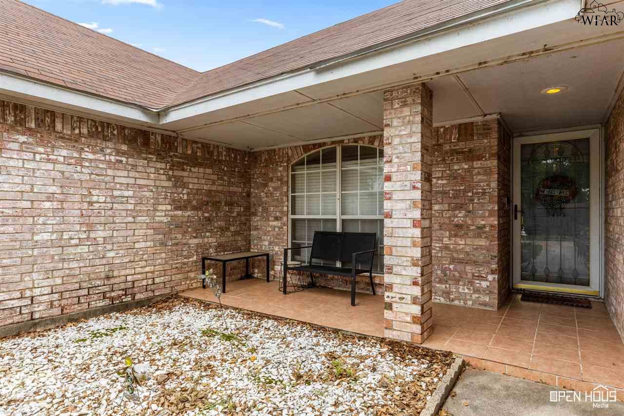996 Coulter Drive, Burkburnett, Texas image 2