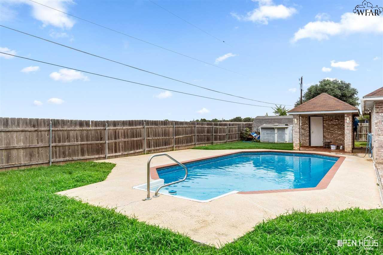 996 Coulter Drive, Burkburnett, Texas image 26