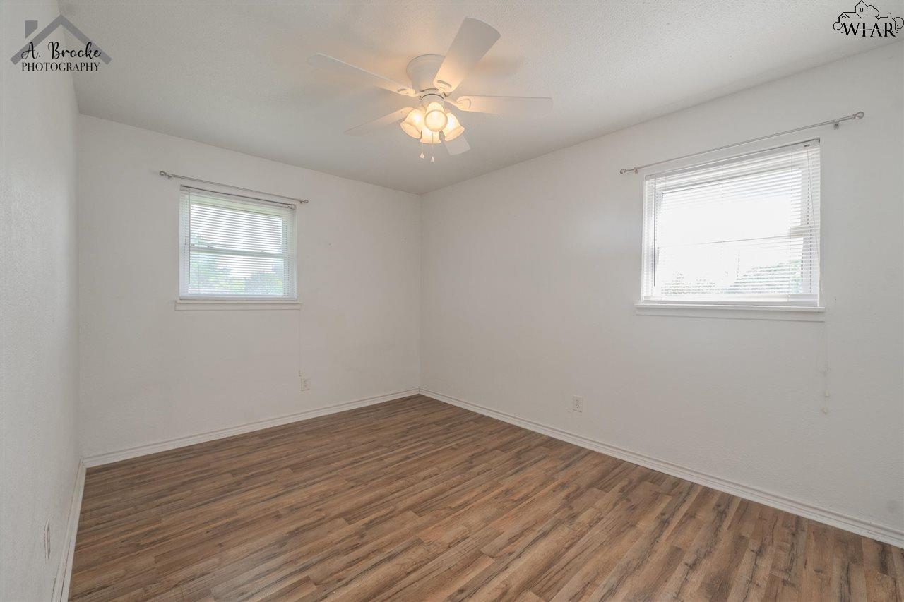 1100 W Cornelia Avenue, Iowa Park, Texas image 21