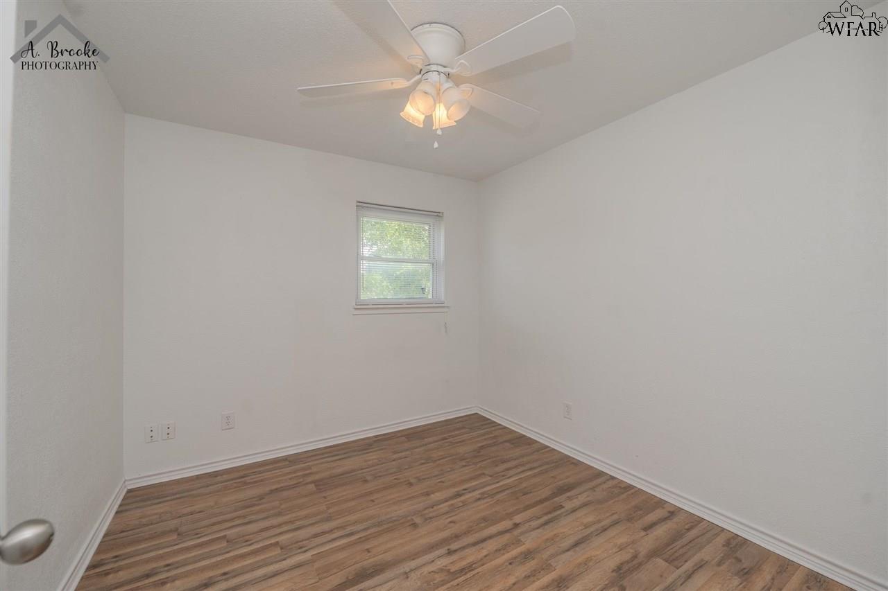1100 W Cornelia Avenue, Iowa Park, Texas image 17