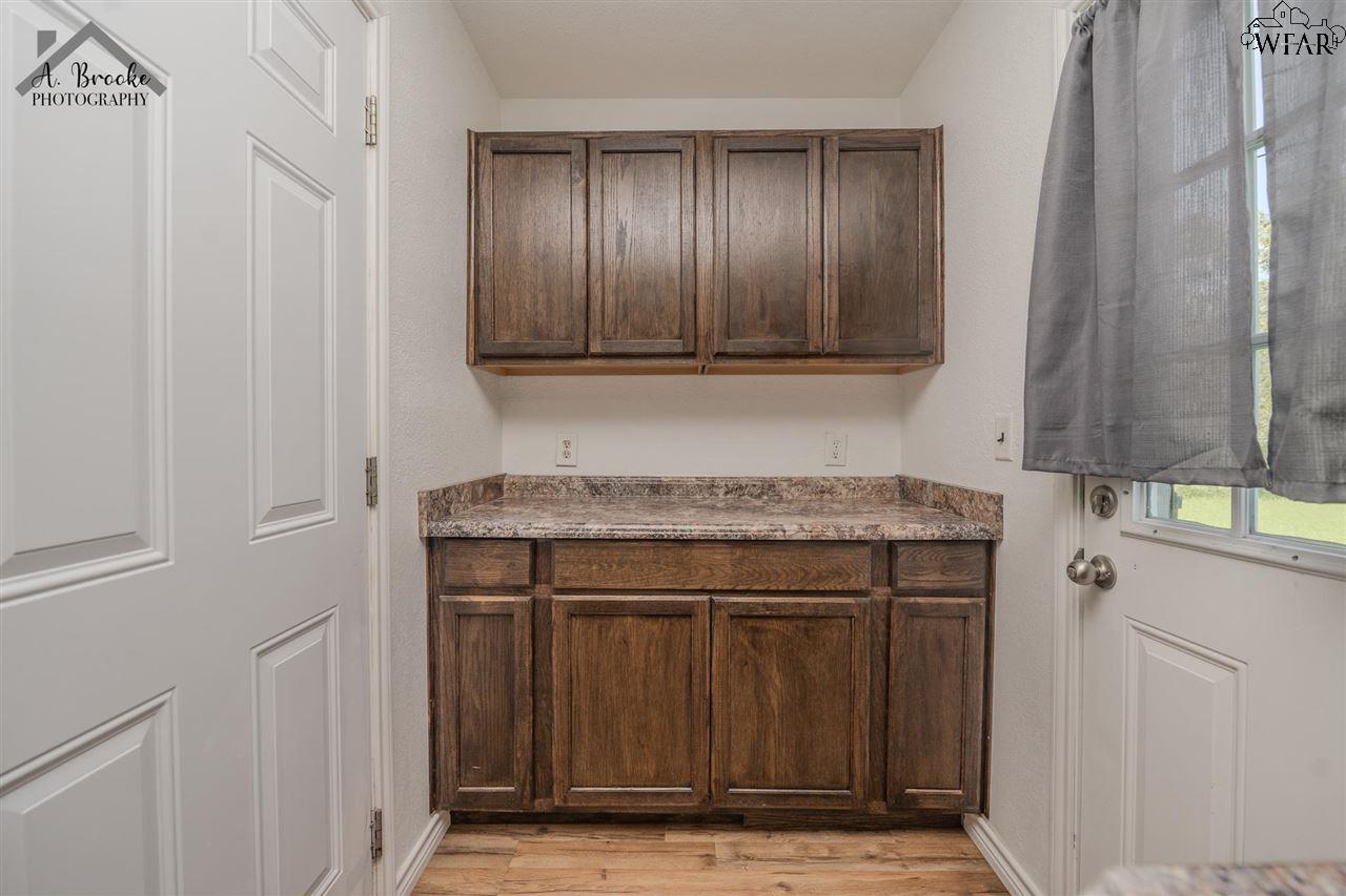 1100 W Cornelia Avenue, Iowa Park, Texas image 11