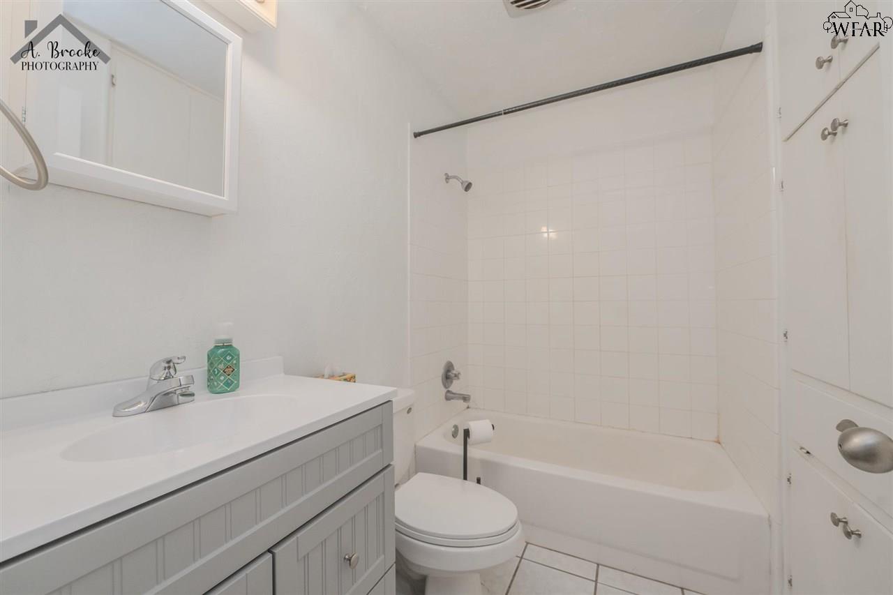 1100 W Cornelia Avenue, Iowa Park, Texas image 19