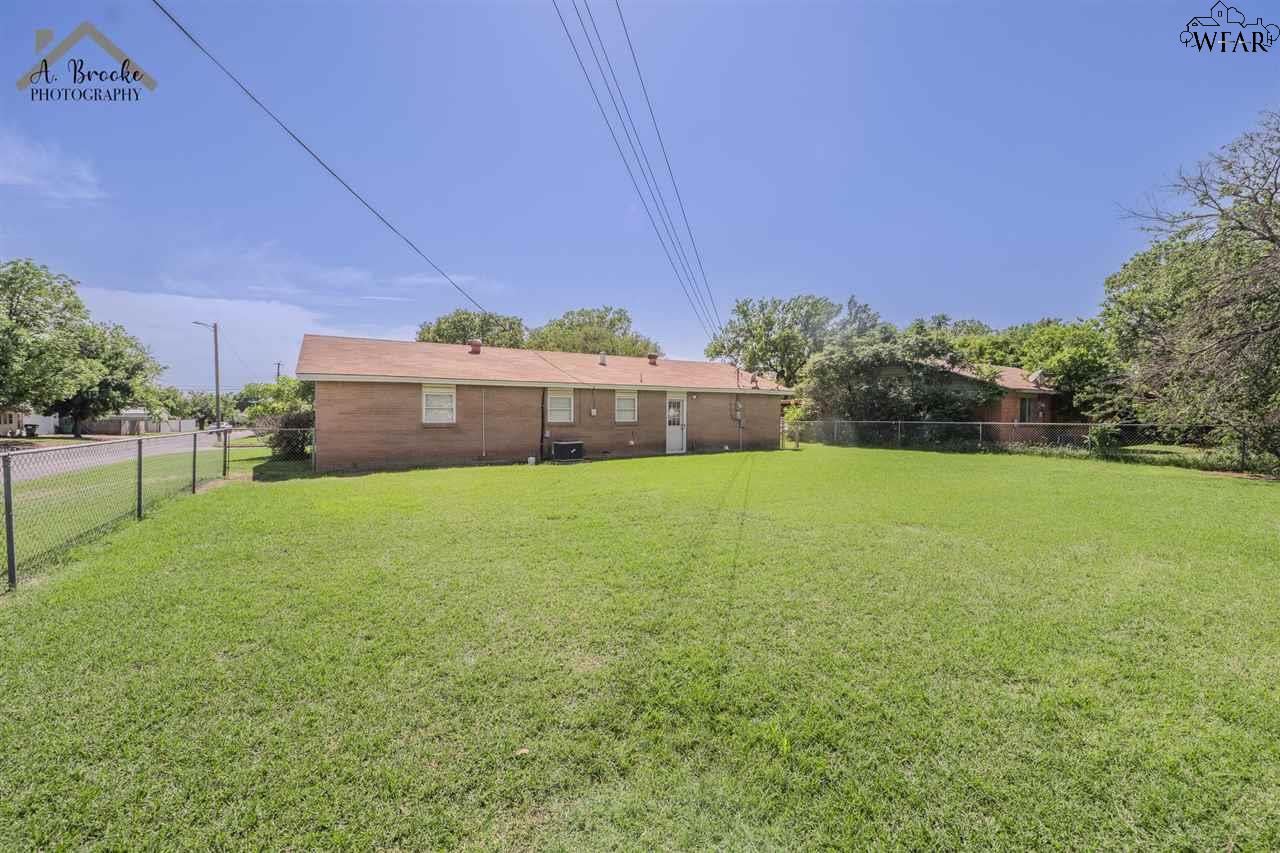 1100 W Cornelia Avenue, Iowa Park, Texas image 27