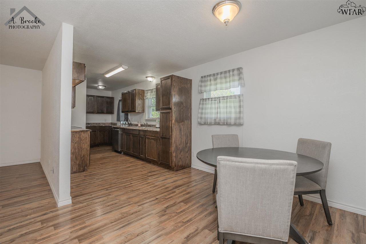 1100 W Cornelia Avenue, Iowa Park, Texas image 7