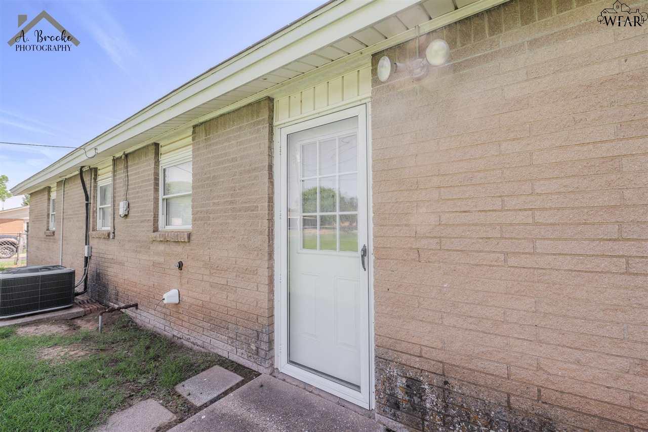 1100 W Cornelia Avenue, Iowa Park, Texas image 26