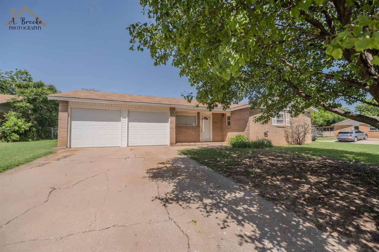 1100 W Cornelia Avenue, Iowa Park, Texas image 2