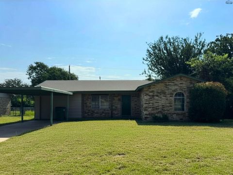 Homes For Rent - 801 Park Plaza Drive<br/> Wichita County, Iowa Park, TX 76367