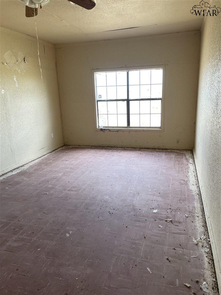 818 E Railroad Avenue, Electra, Texas image 10