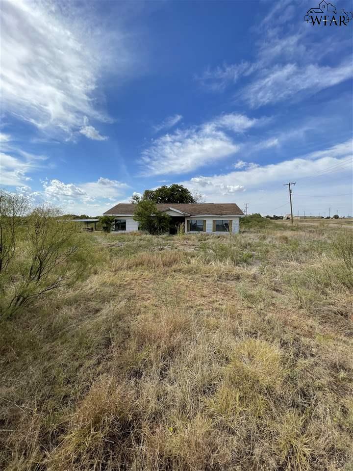 818 E Railroad Avenue, Electra, Texas image 1