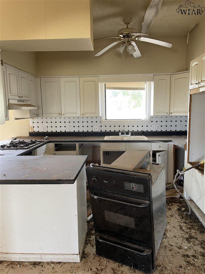 818 E Railroad Avenue, Electra, Texas image 6