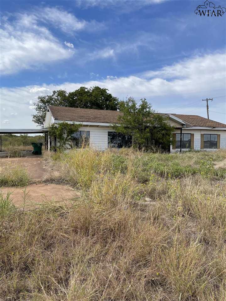 818 E Railroad Avenue, Electra, Texas image 2