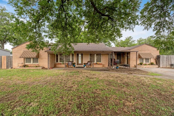 703 S BERRY ST, BURKBURNETT, TX 76354 - Image abec386614ec9f8f0b9c2a1c8bea67b4/3295764035