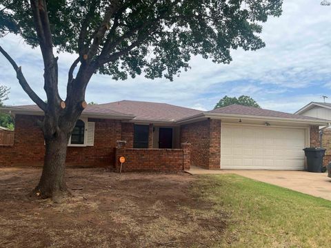 Homes For Sale - 1722 Meadowcliff Drive<br/> Wichita County, Wichita Falls, TX 76302