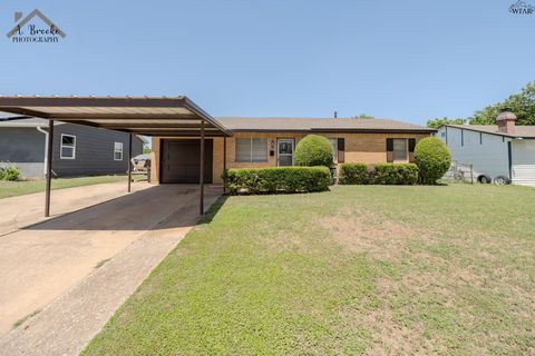 Homes For Sale - 118 S Glencoe Circle<br/> Wichita Falls, TX 76302