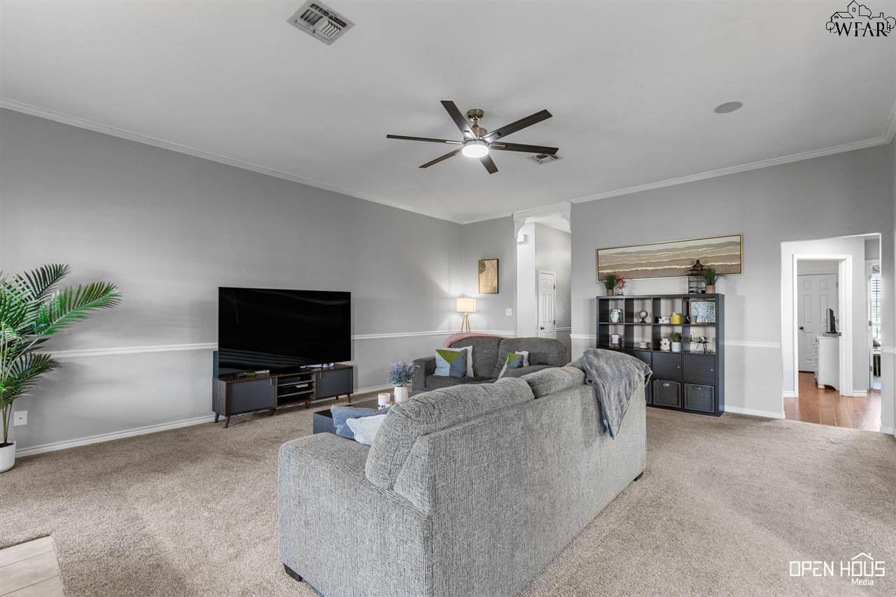 102 Chapman Circle, Burkburnett, Texas image 5