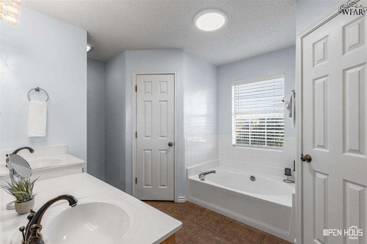 102 Chapman Circle, Burkburnett, Texas image 22