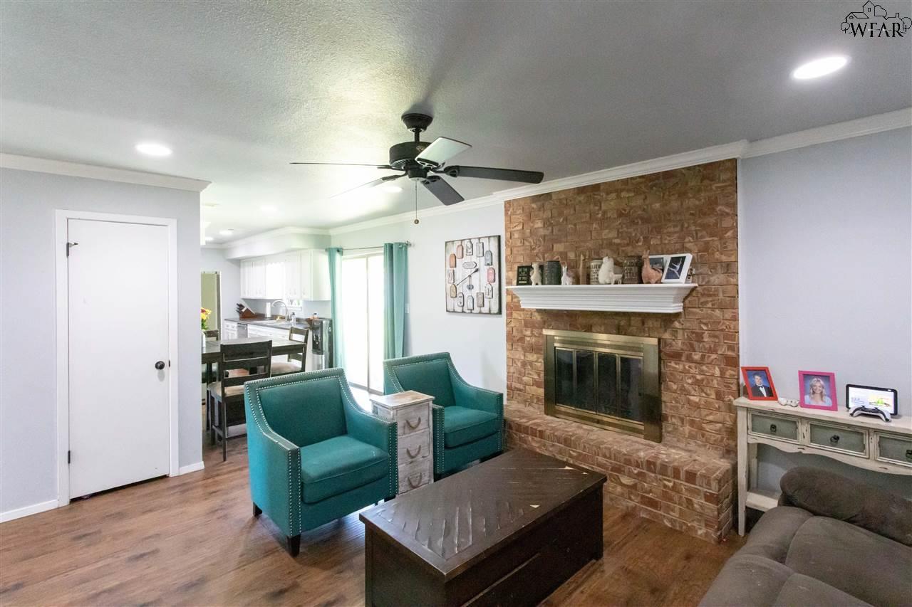 999 Cheryl Drive, Burkburnett, Texas image 4