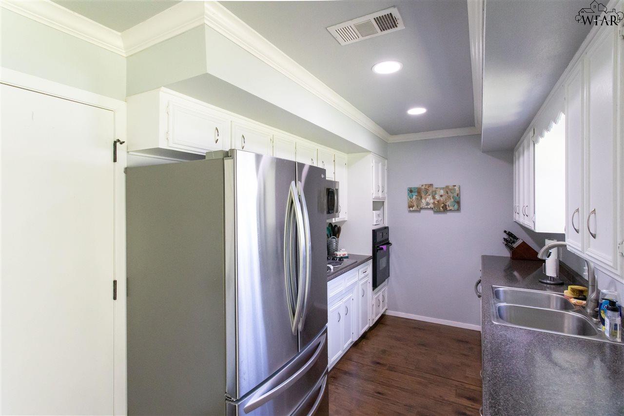 999 Cheryl Drive, Burkburnett, Texas image 8
