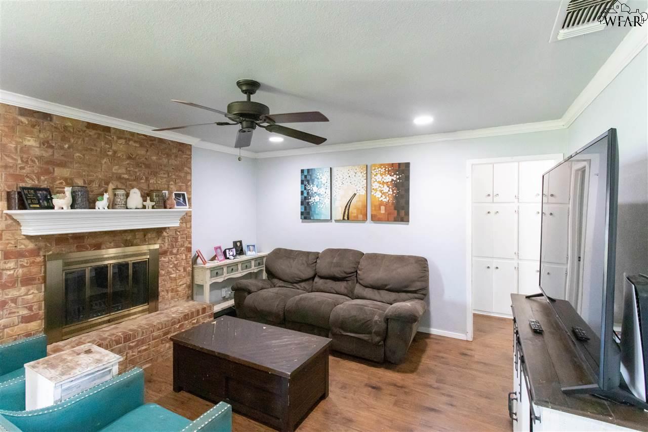 999 Cheryl Drive, Burkburnett, Texas image 3