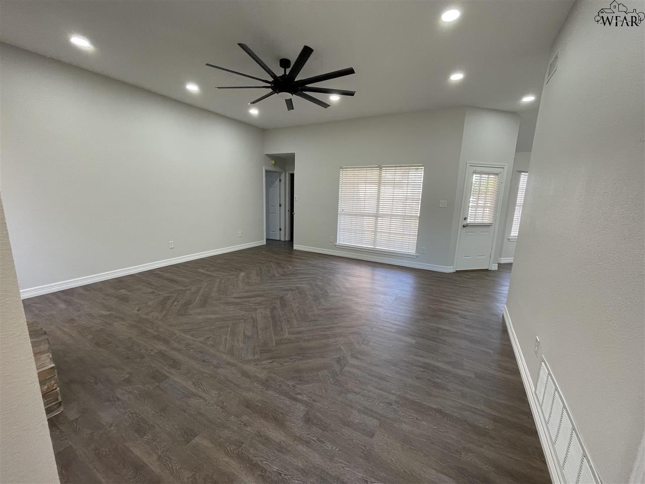 5203 Pebblestone Drive, Wichita Falls, New York image 3