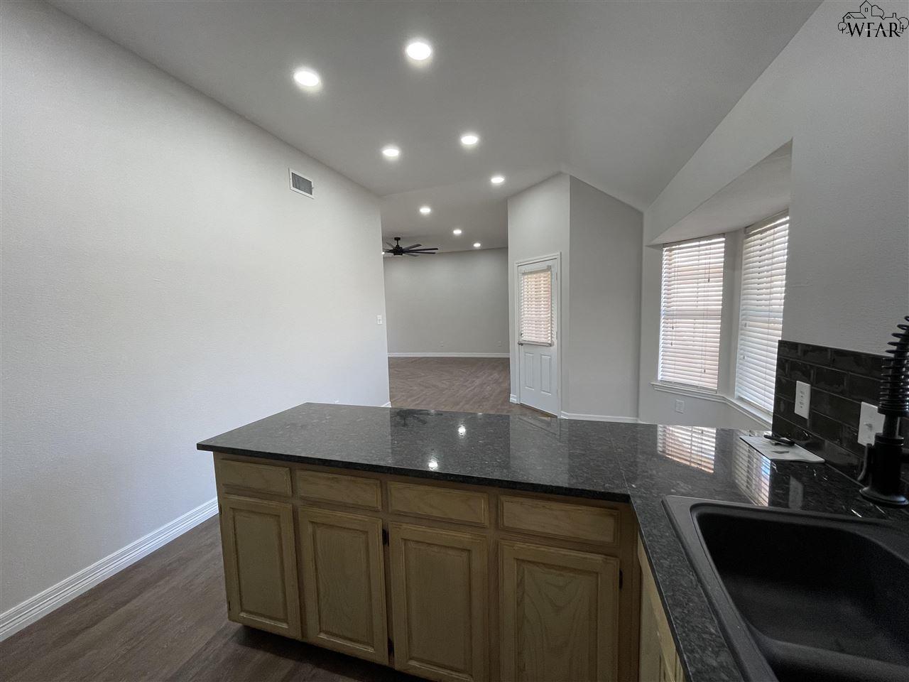 5203 Pebblestone Drive, Wichita Falls, New York image 16