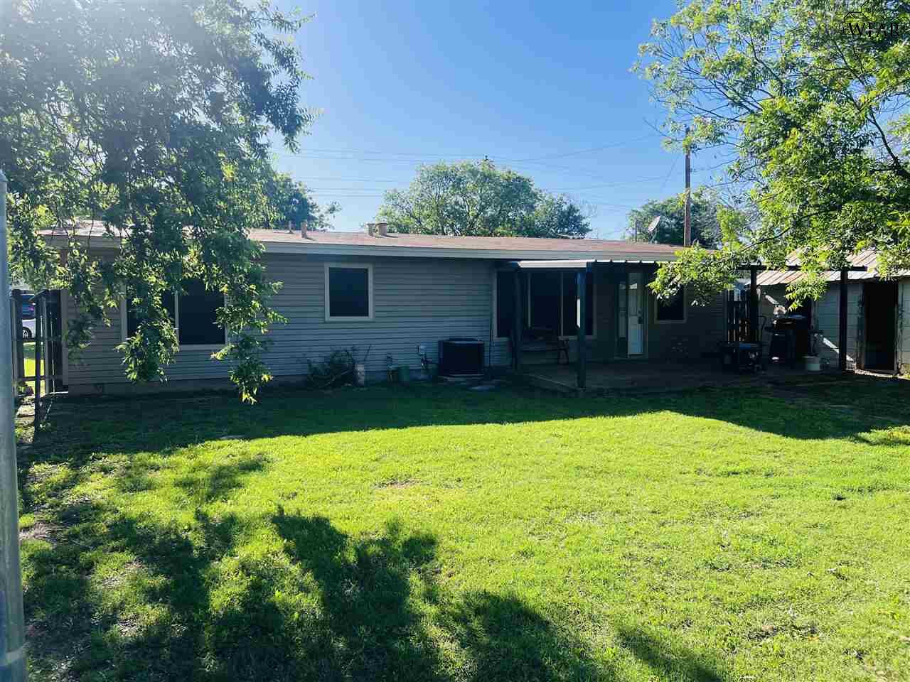 502 S Sycamore Street, Archer City, Texas image 11