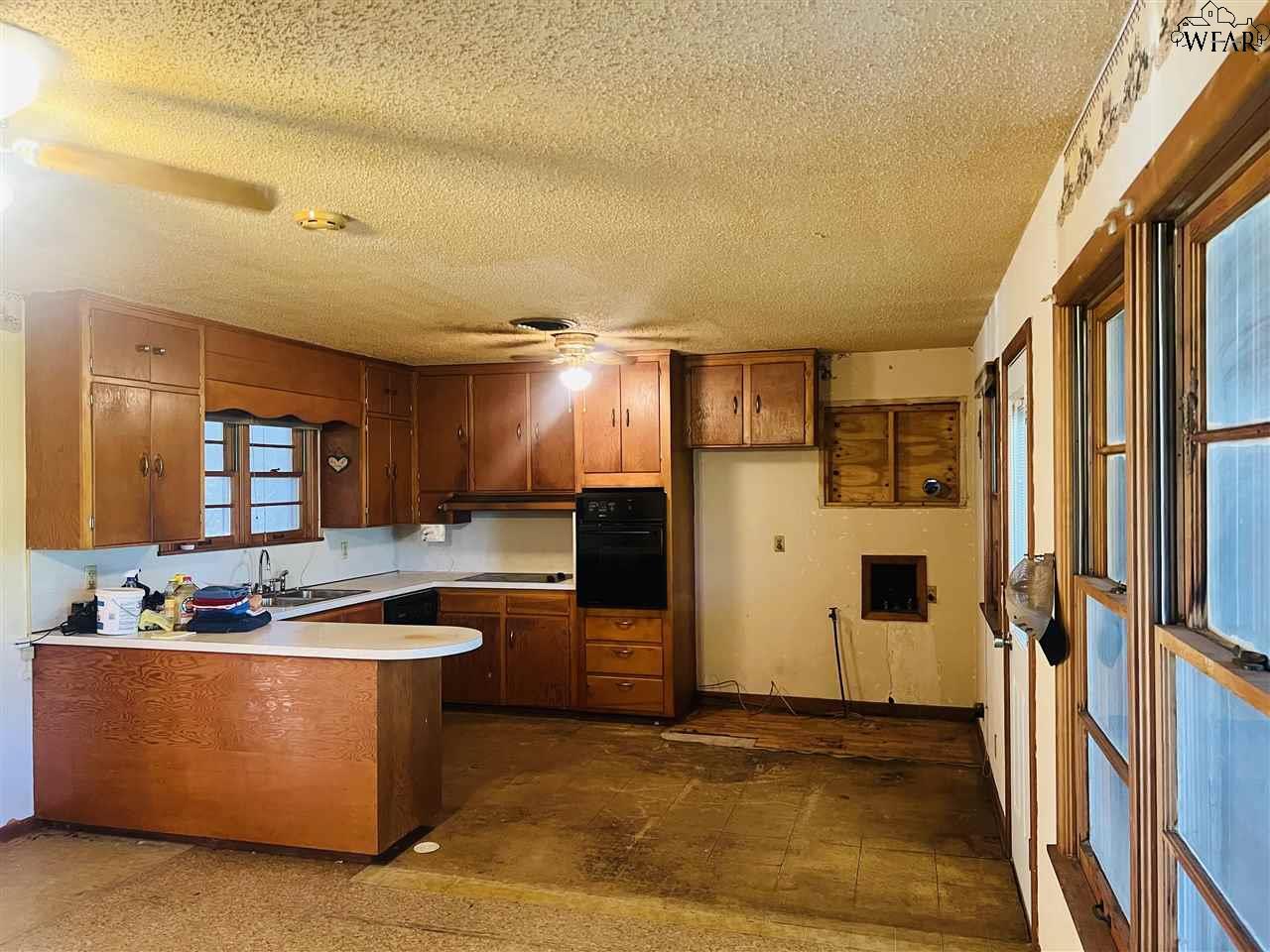502 S Sycamore Street, Archer City, Texas image 5