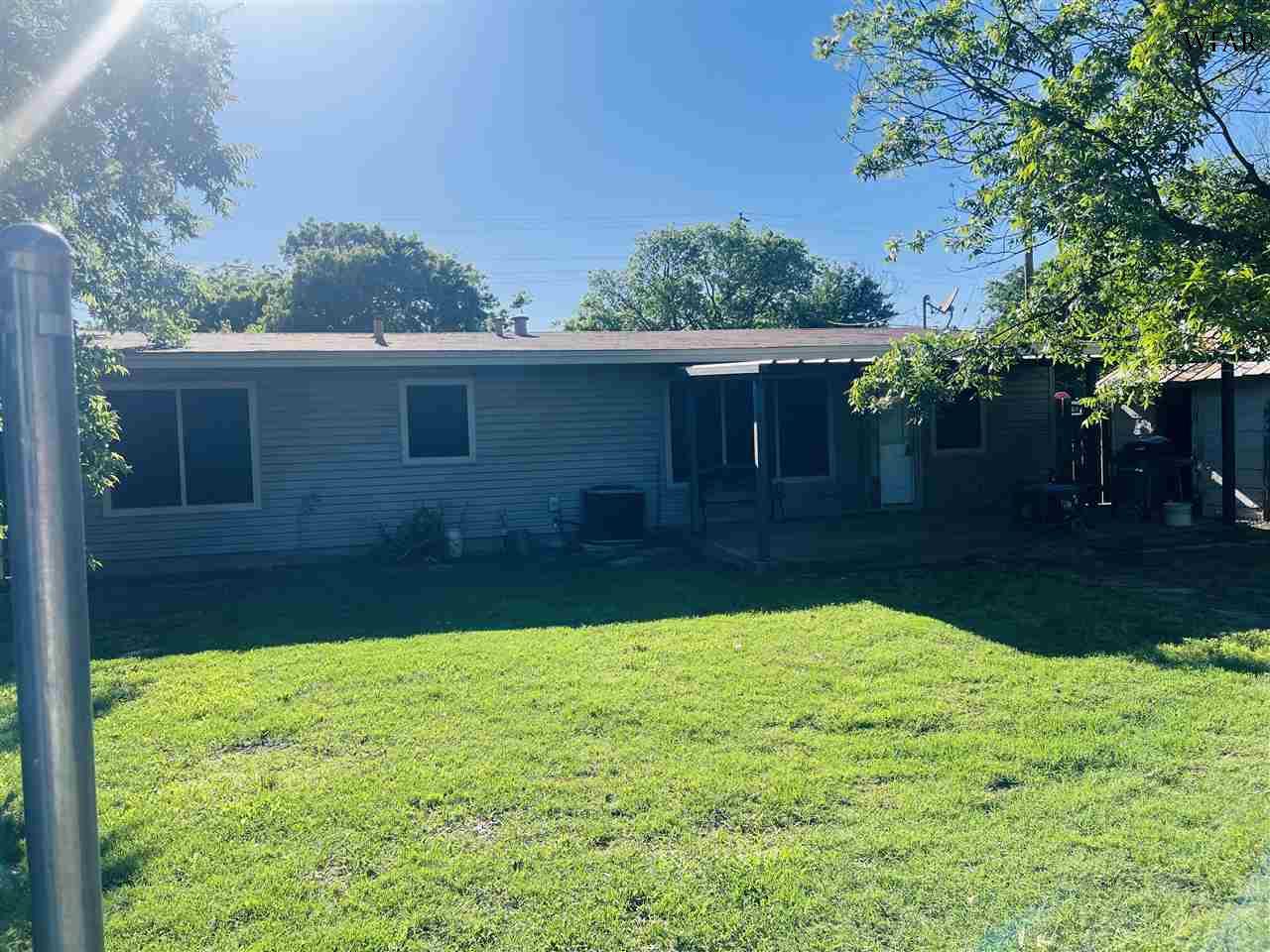 502 S Sycamore Street, Archer City, Texas image 10