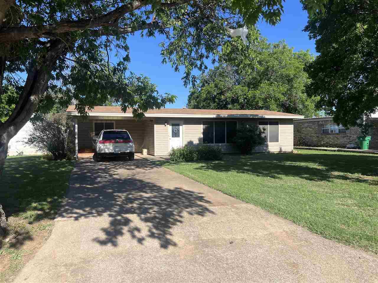 502 S Sycamore Street, Archer City, Texas image 1