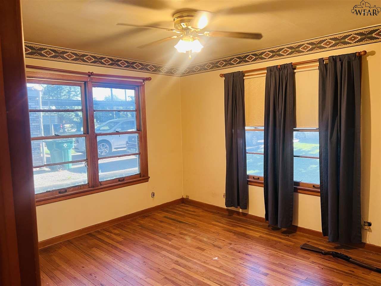 502 S Sycamore Street, Archer City, Texas image 8
