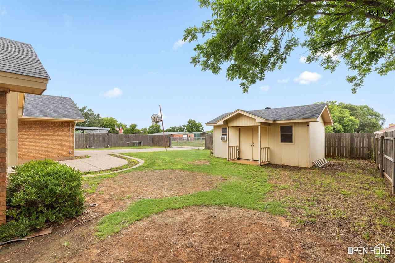 1510 Bentwood Drive, Iowa Park, New York image 30