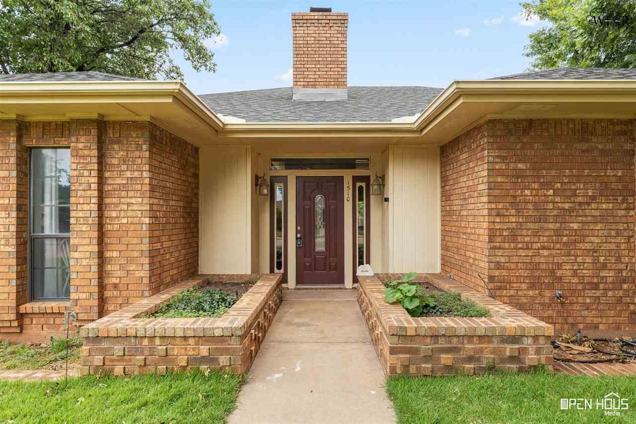 1510 Bentwood Drive, Iowa Park, New York image 2