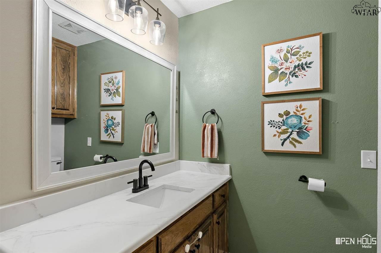 1510 Bentwood Drive, Iowa Park, New York image 21