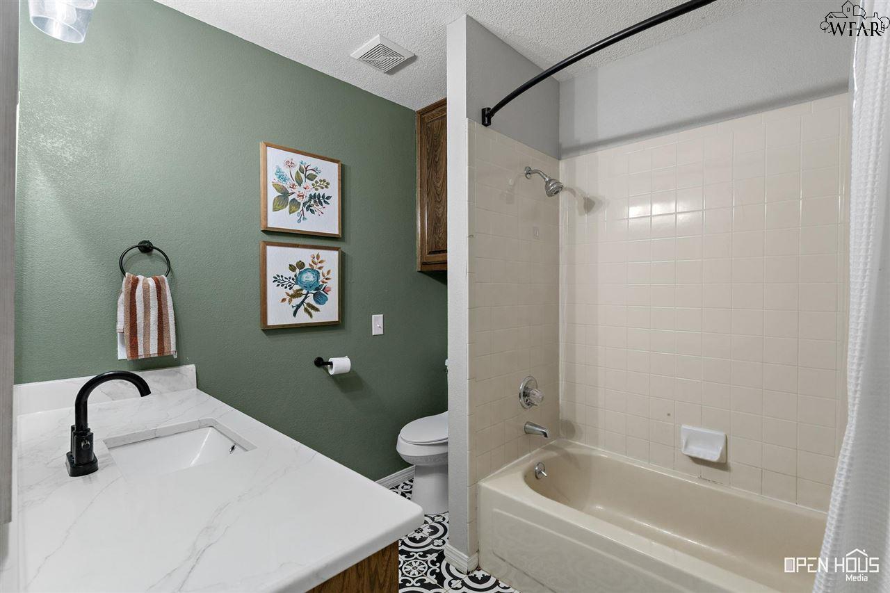 1510 Bentwood Drive, Iowa Park, New York image 22