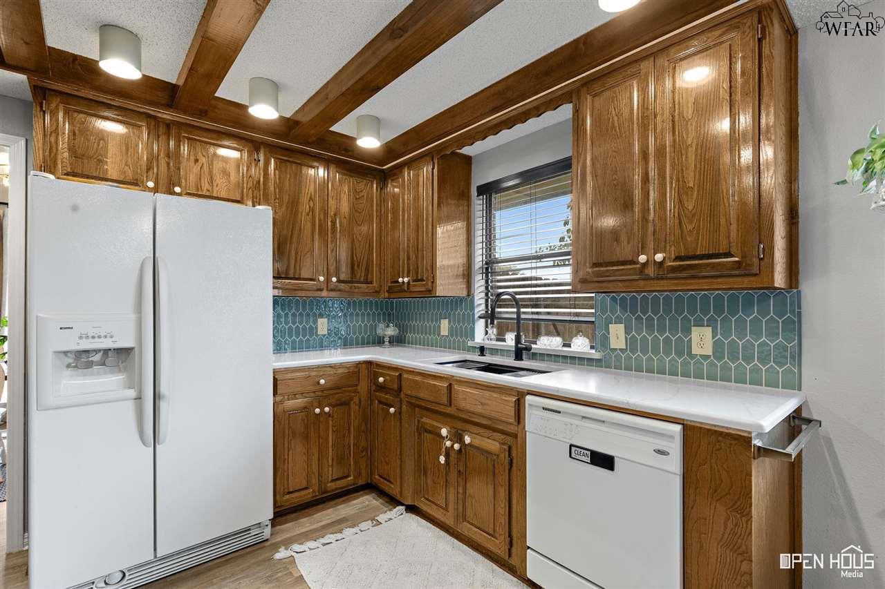 1510 Bentwood Drive, Iowa Park, New York image 8