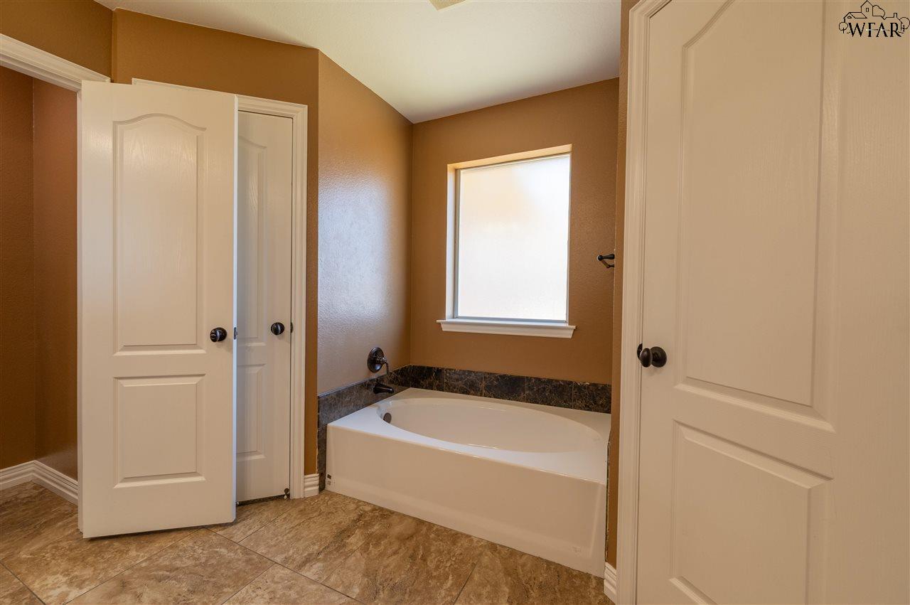 6027 Laci Lane, Wichita Falls, Texas image 18