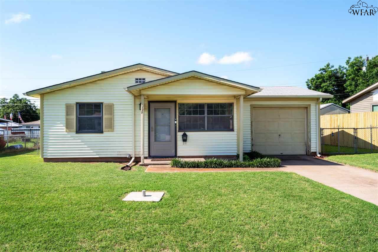 125 James Drive, Iowa Park, Texas image 1