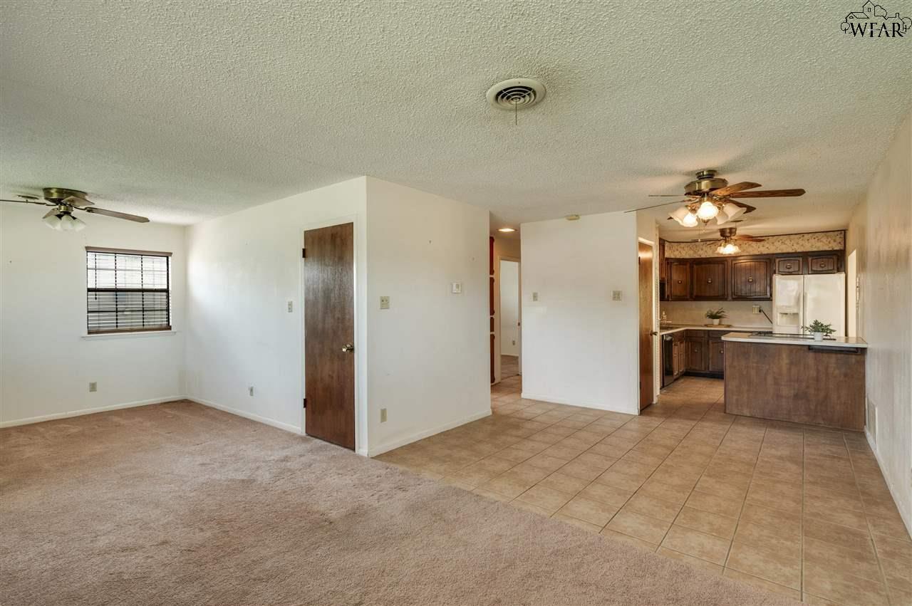 125 James Drive, Iowa Park, Texas image 6