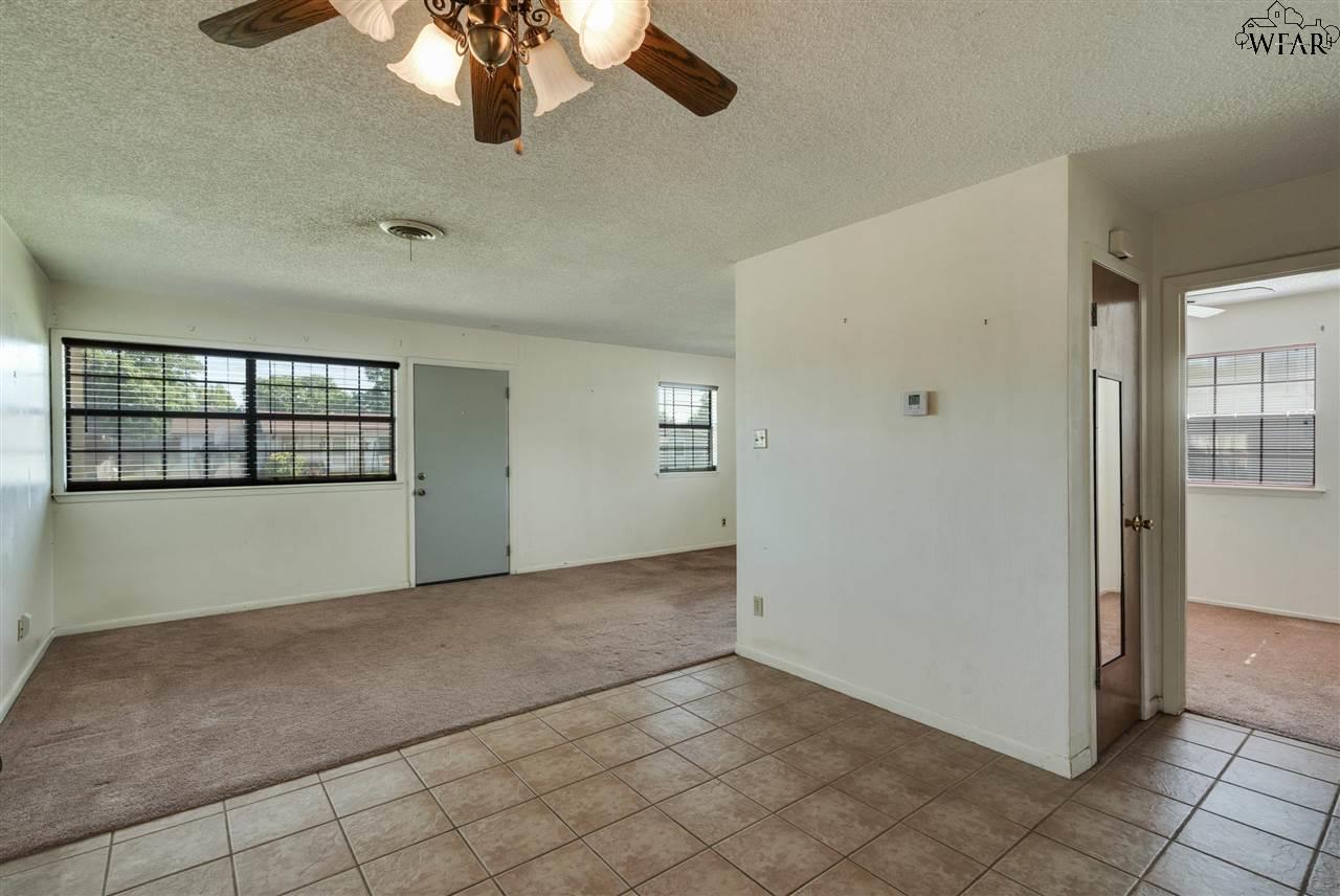 125 James Drive, Iowa Park, Texas image 7